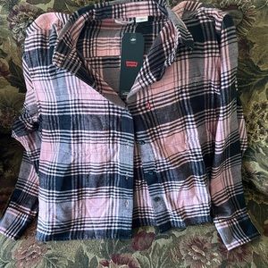 NWT Womens Levi’s plaid flannel pink button shirt